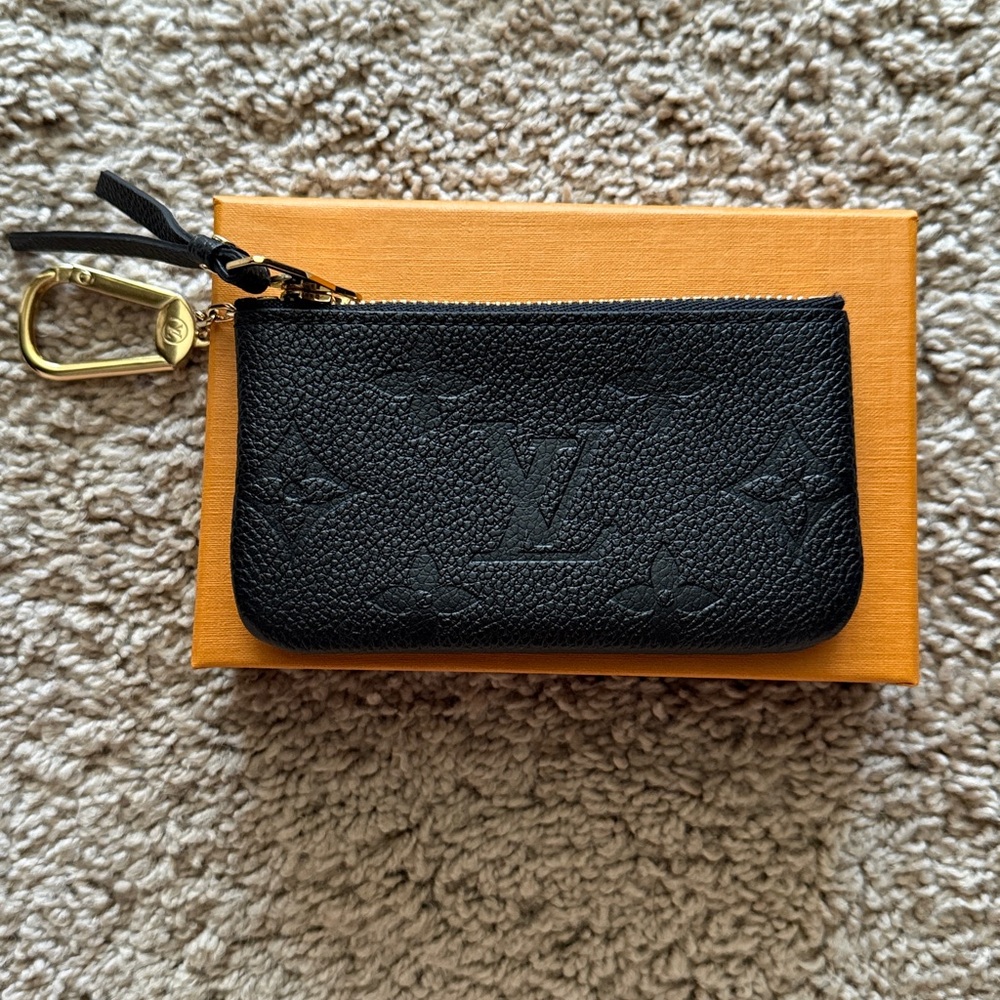 Louis Vuitton Black Monogram Key Holder - Picture 2 of 4